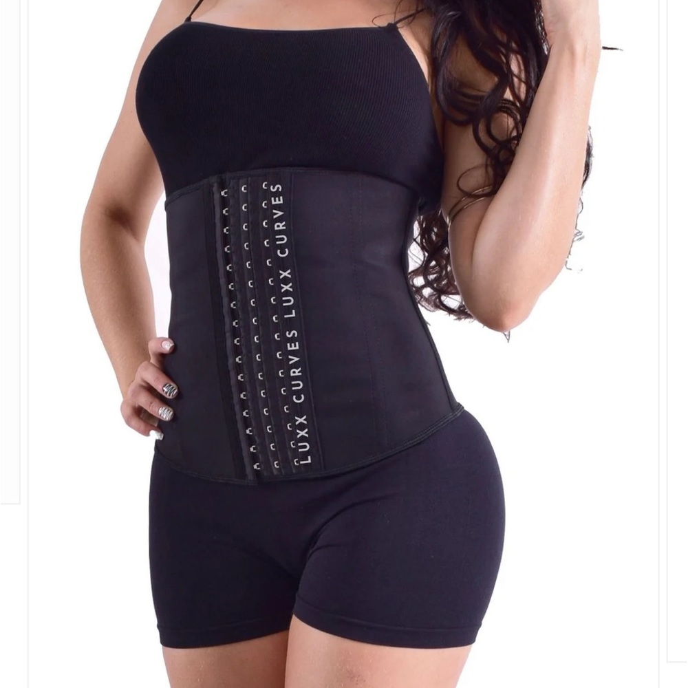 COPY - Luxx Curves waist trainer
